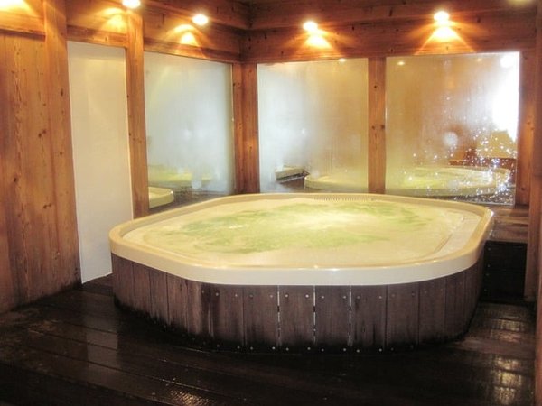 Jacuzzi dans une chambre d'hôtel : est-ce une bonne idée ?